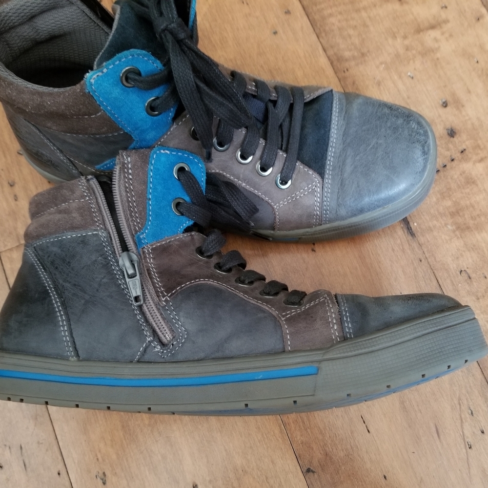Clark's Leather High Tops - Picture 2 of 3